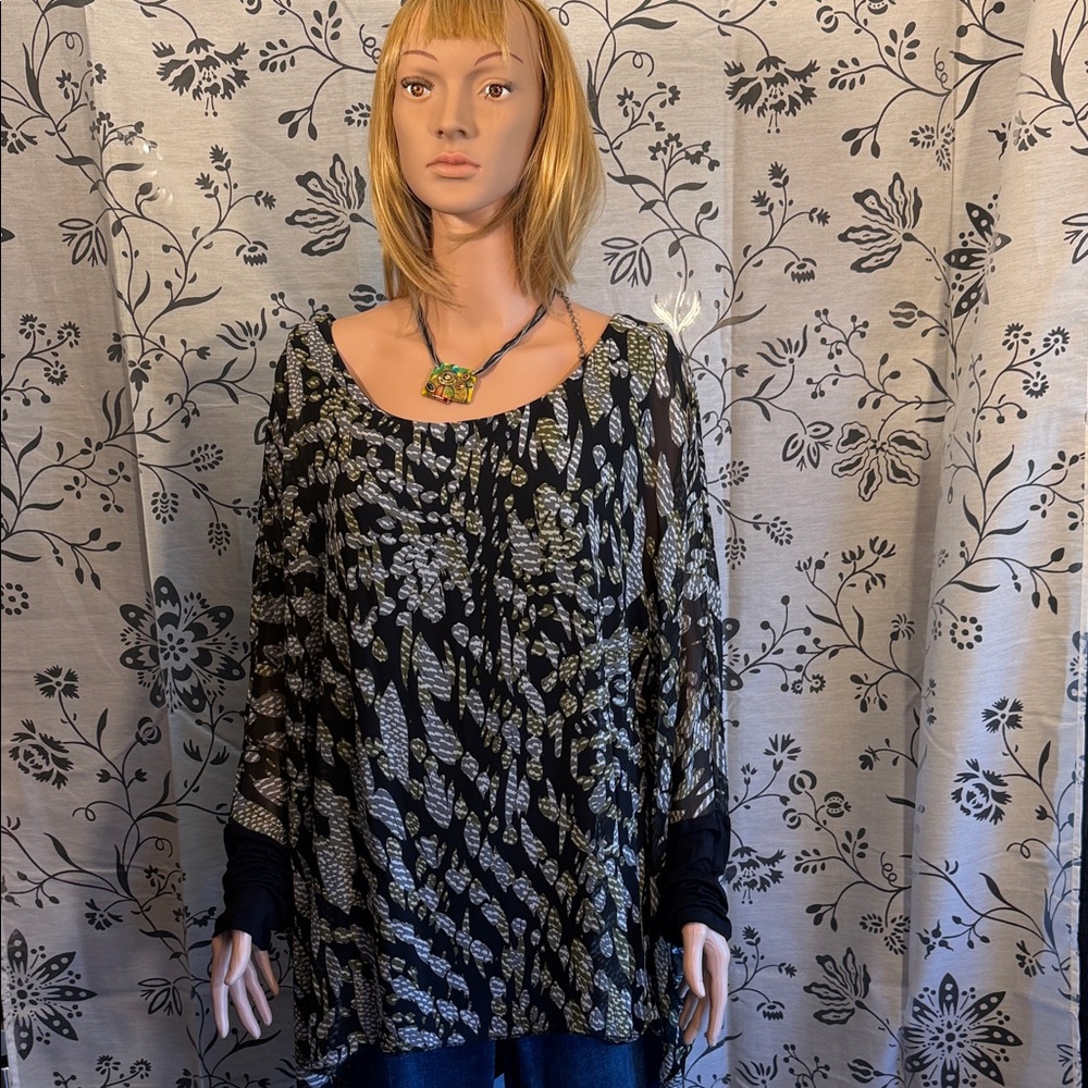Lane Bryant Black and Cream Leaf Pattern Blouse